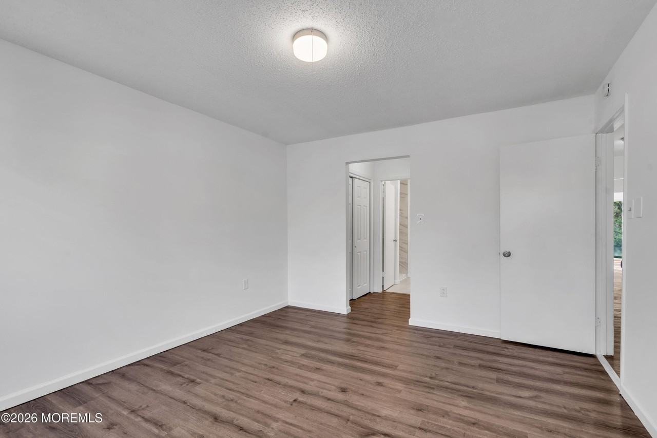 130 E Holly Ln - Photo 3 of 13
