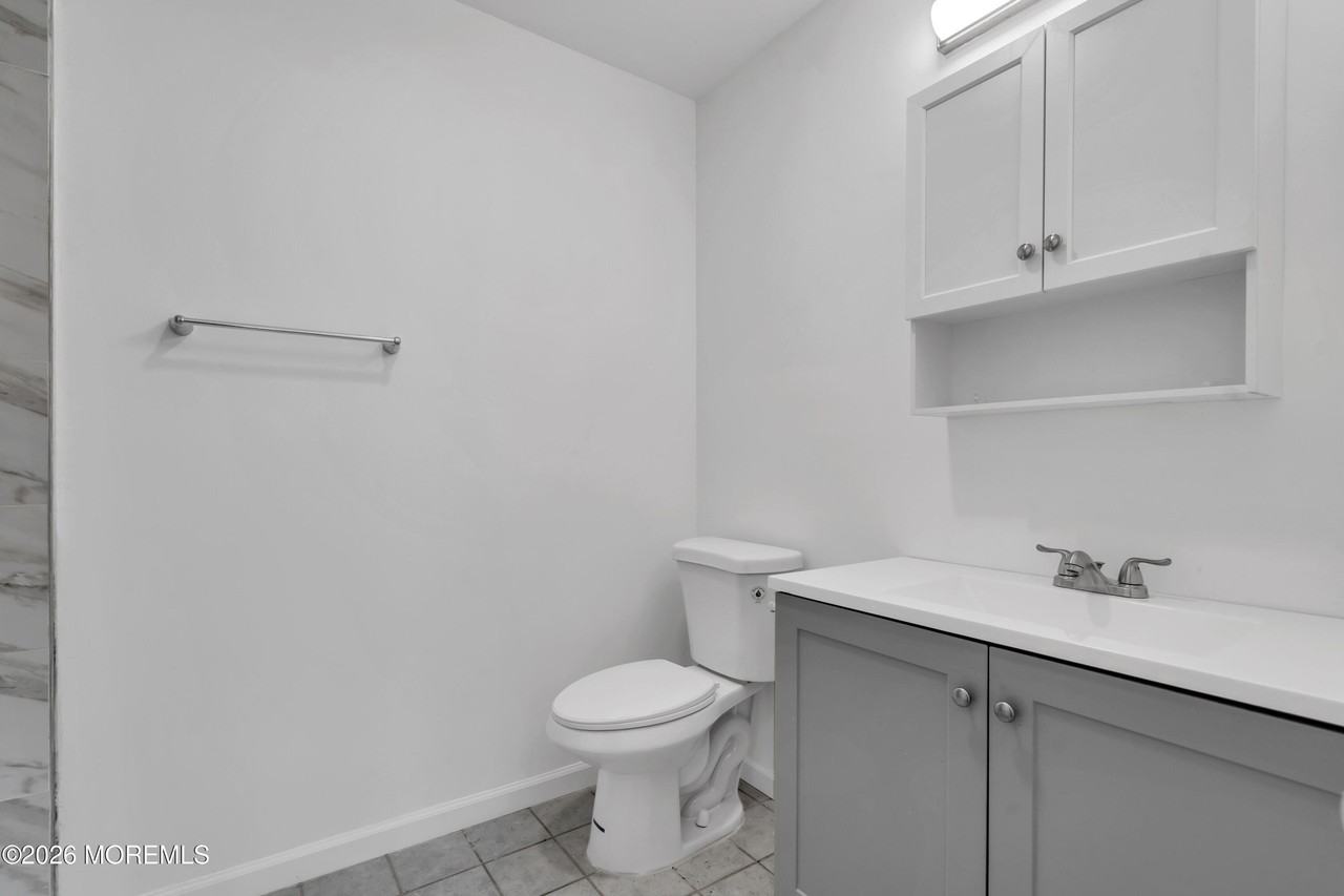 130 E Holly Ln - Photo 5 of 13