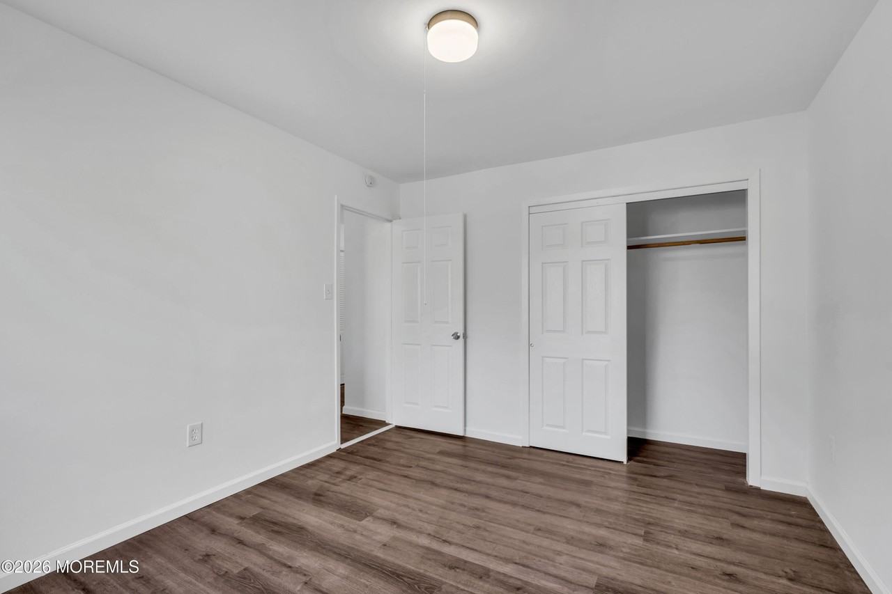 130 E Holly Ln - Photo 6 of 13