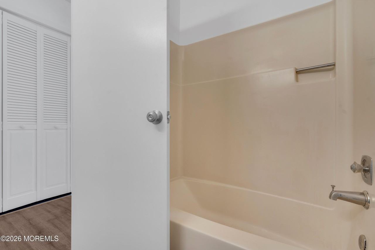 130 E Holly Ln - Photo 7 of 13