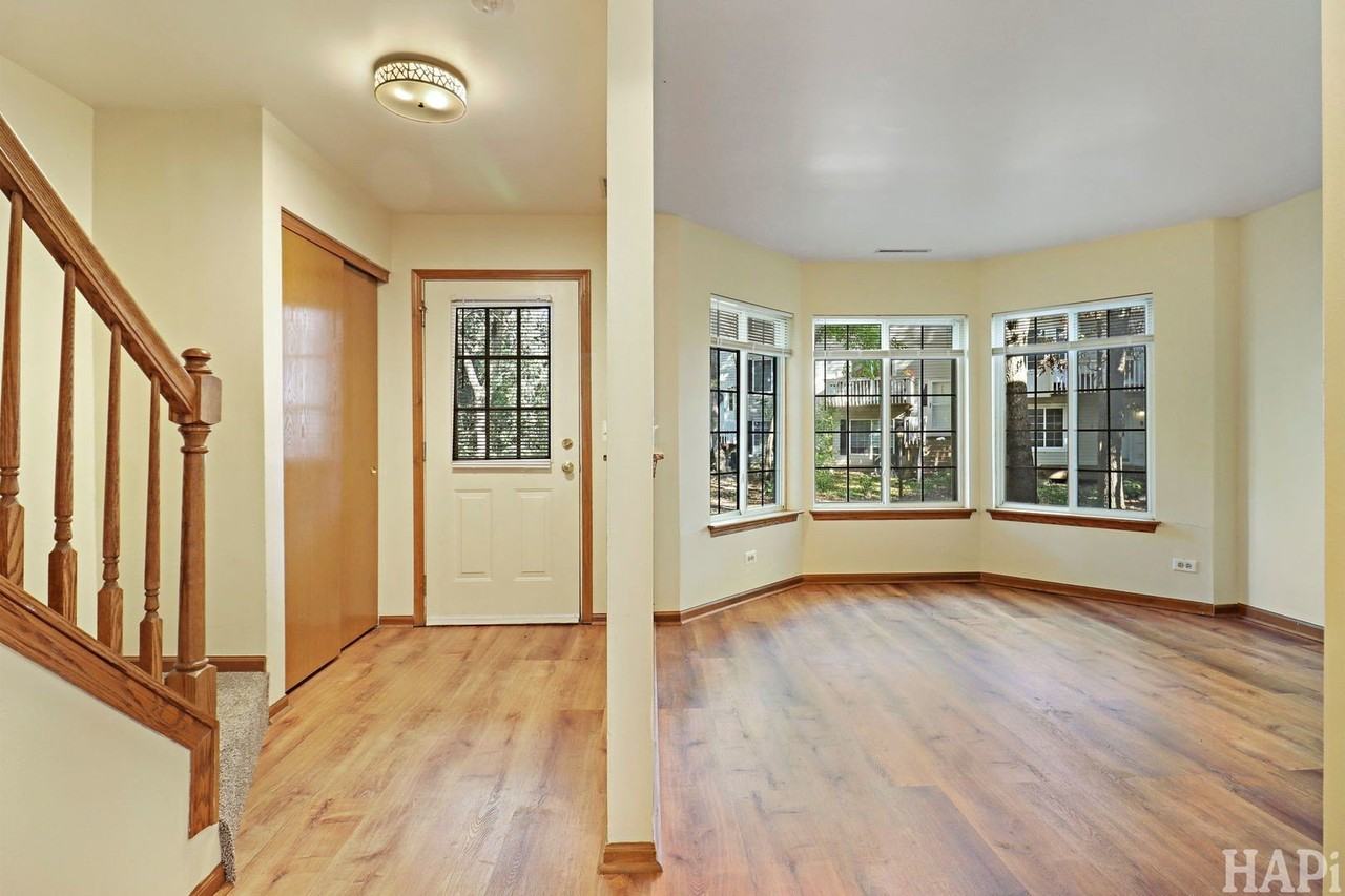277 W Treehouse Ln - Photo 2 of 15