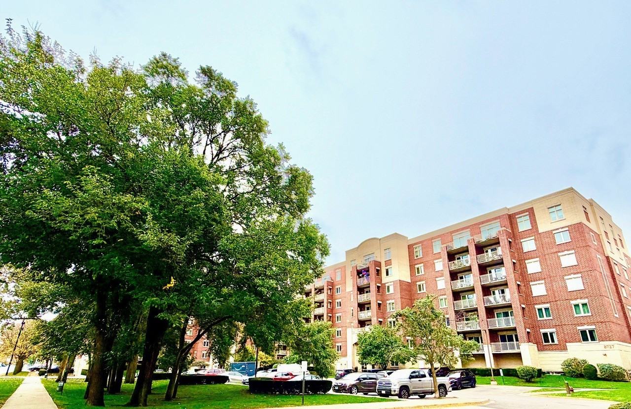 8727 W Bryn Mawr Ave #208