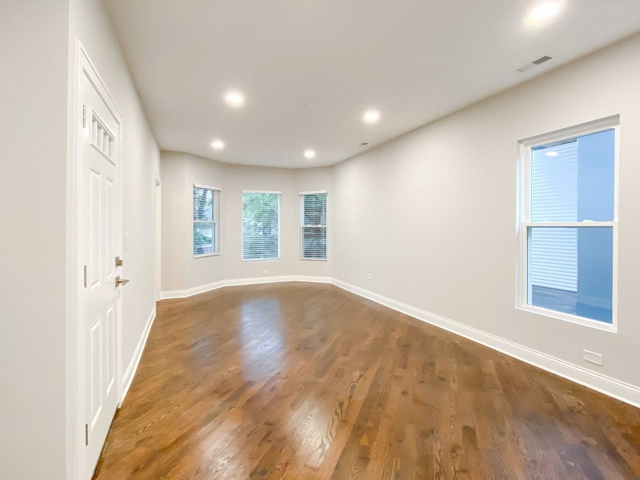 1529 W Victoria St #2 - Photo 2 of 21