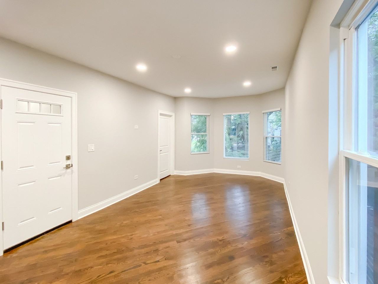 1529 W Victoria St #2 - Photo 3 of 21