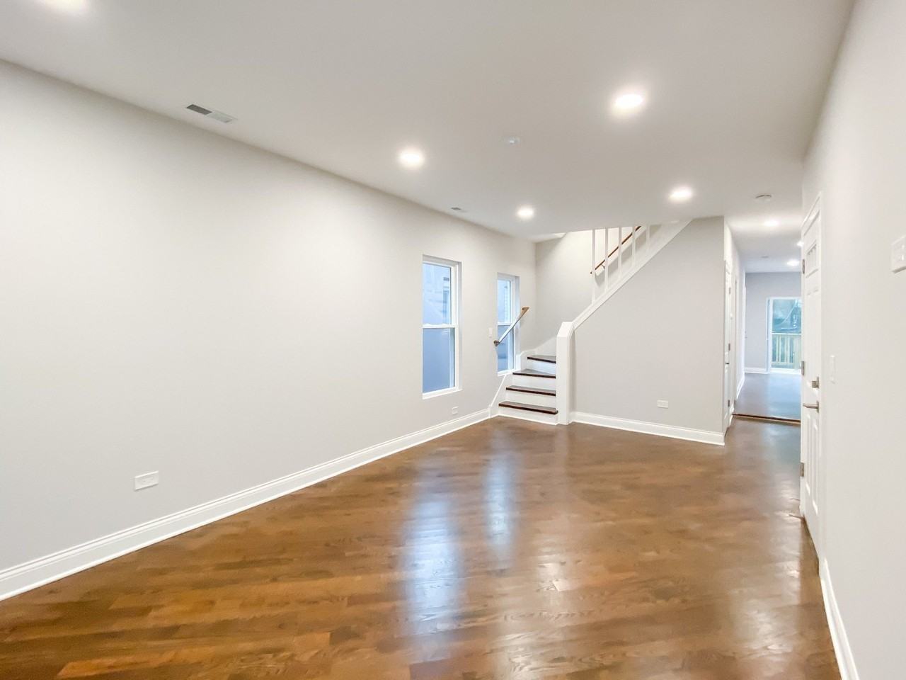 1529 W Victoria St #2 - Photo 5 of 21