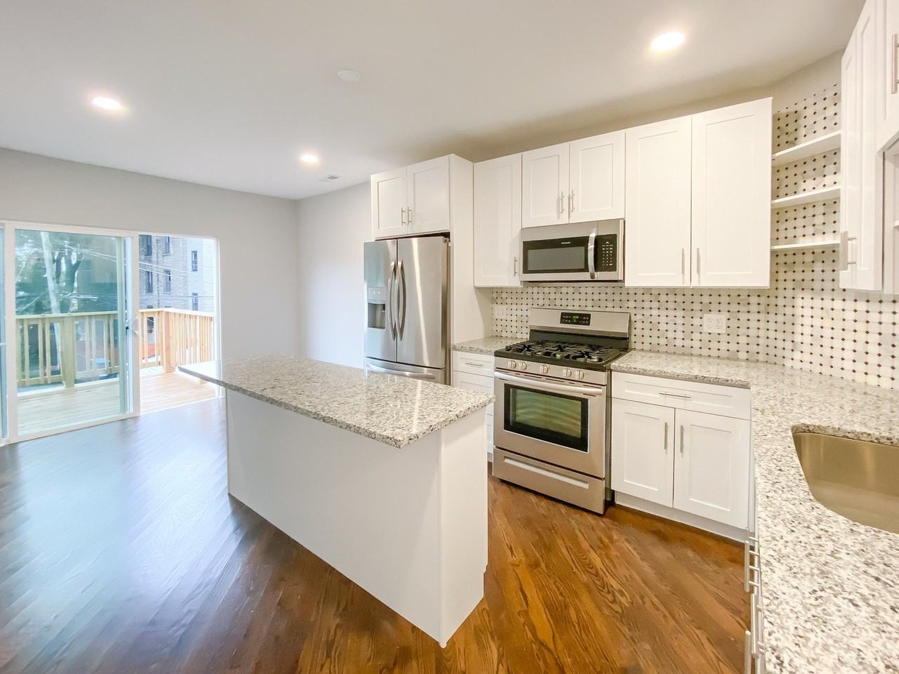 1529 W Victoria St #2 - Photo 6 of 21