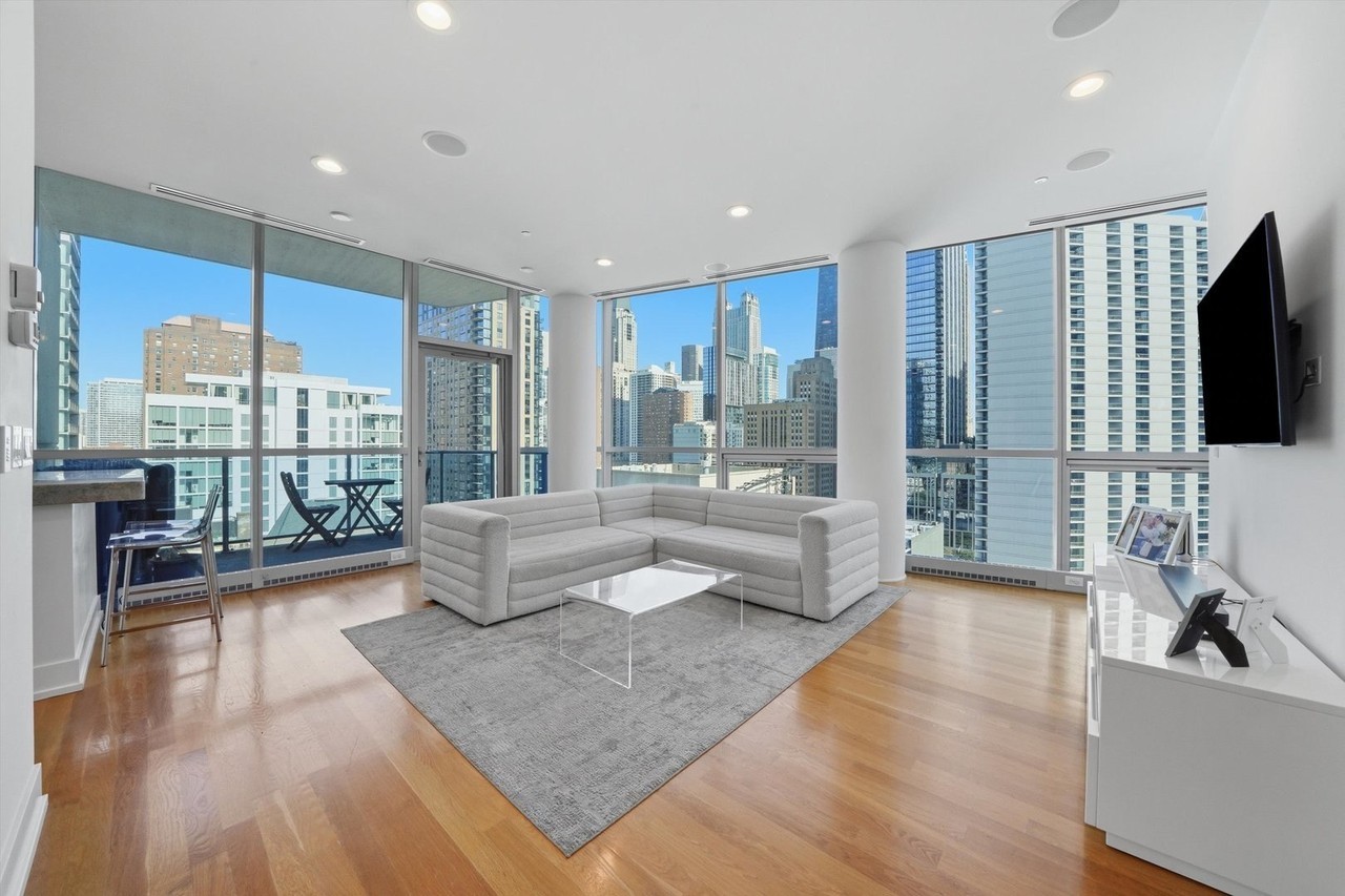 110 W Superior St #1404 - Photo 4 of 25