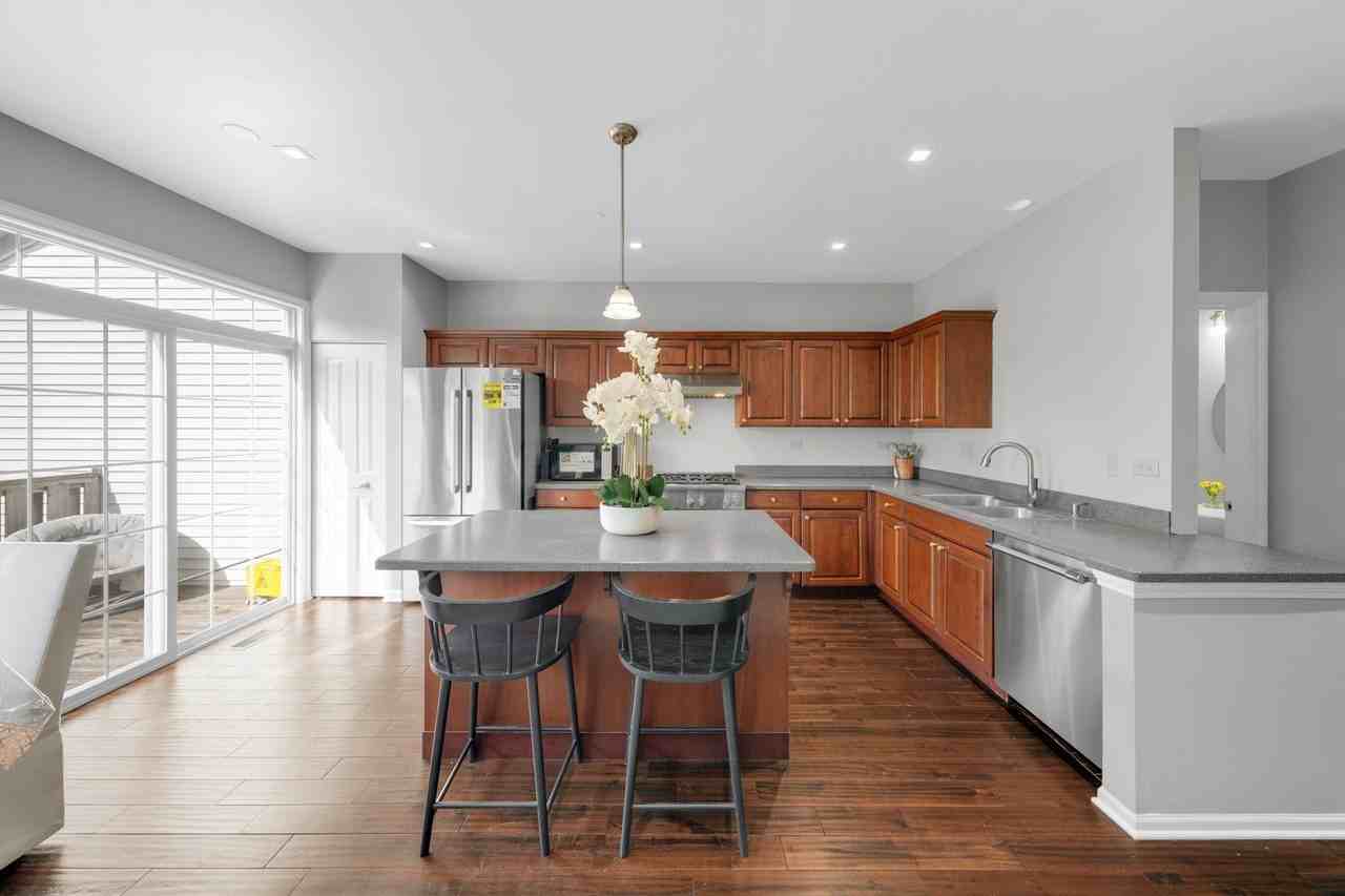 2537 Waterbury Ln - Photo 7 of 27