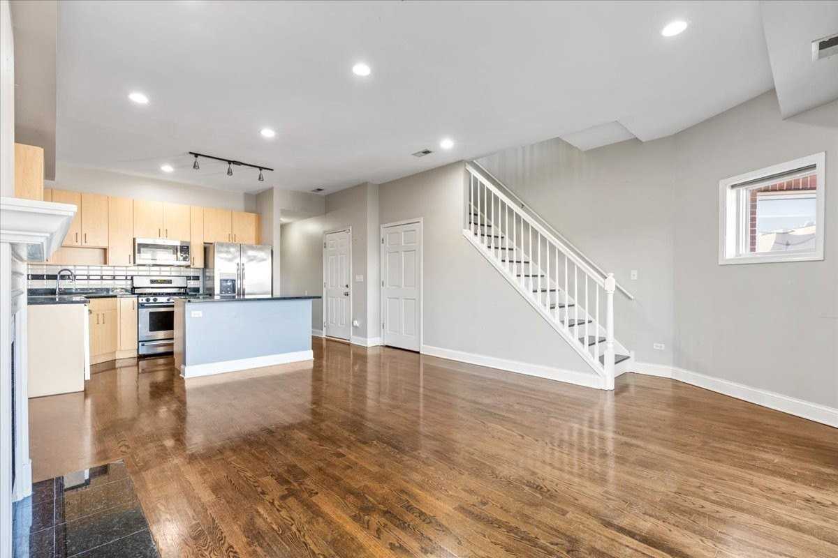1369 W Hubbard St #3E - Photo 4 of 24