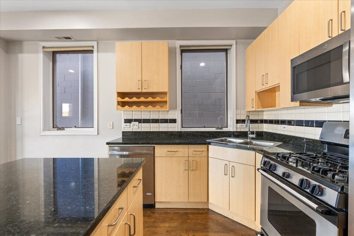 1369 W Hubbard St #3E - Photo 6 of 24