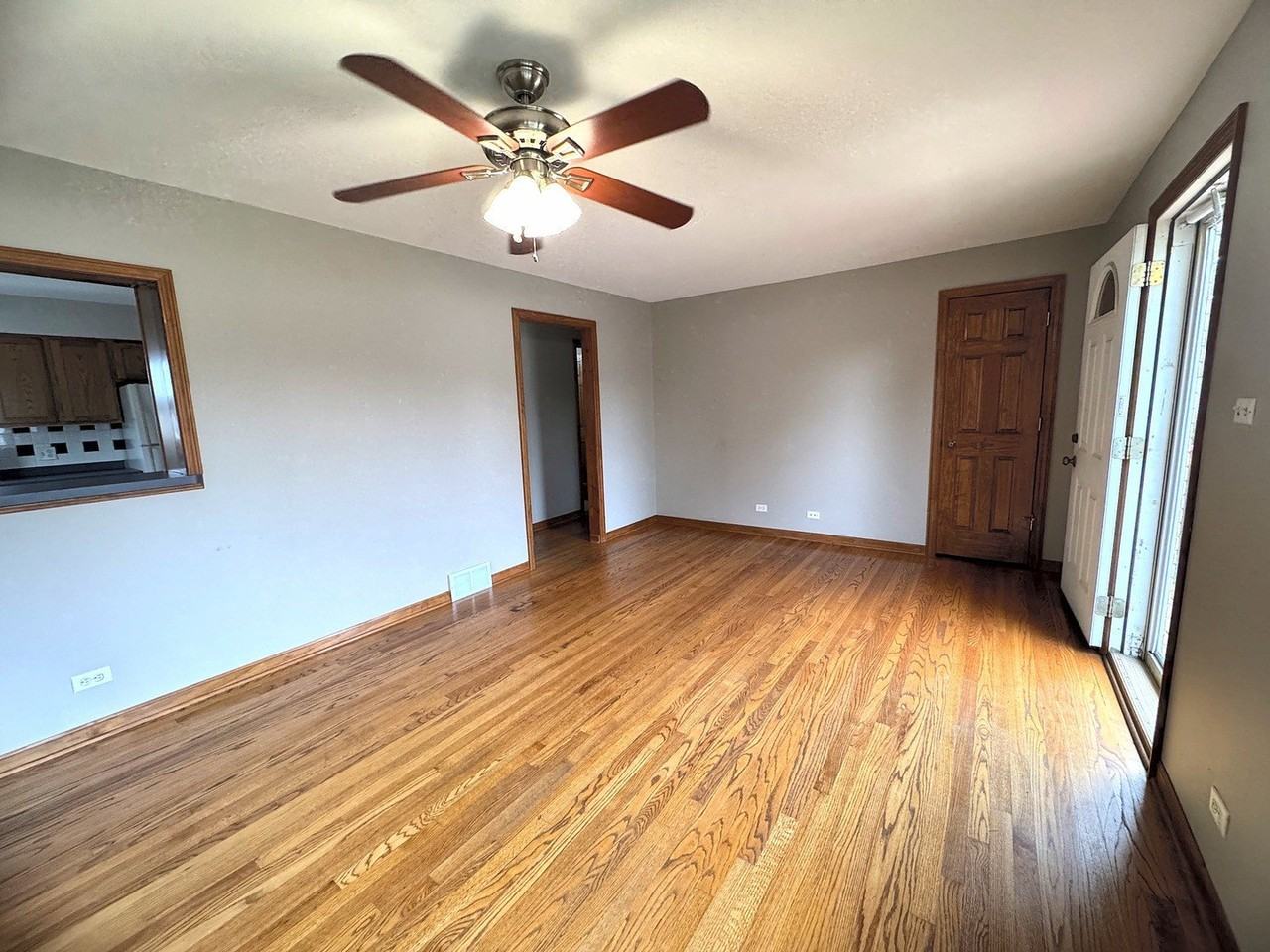 690 N Michigan St - Photo 2 of 16