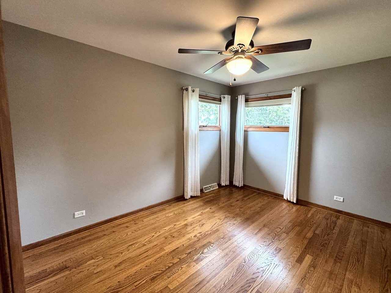 690 N Michigan St - Photo 6 of 16