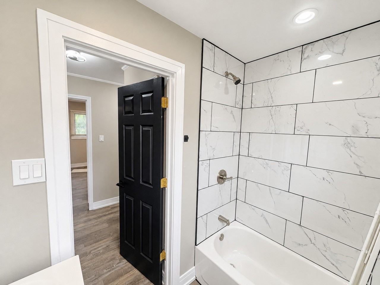 204 Shabbona Dr - Photo 6 of 17