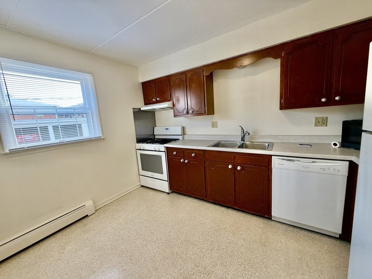 130 Douglas Ave #4 - Photo 7 of 13