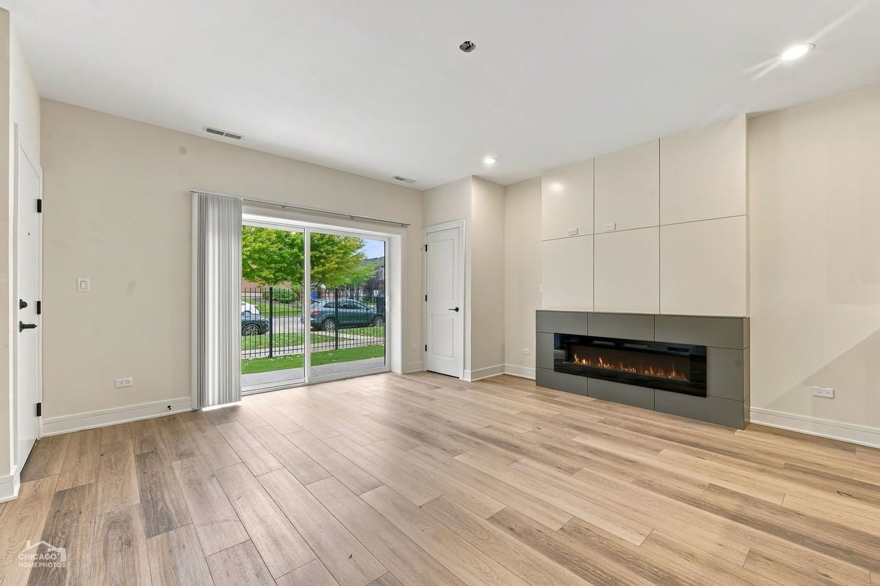 4605 S Prairie Ave #1 - Photo 3 of 30