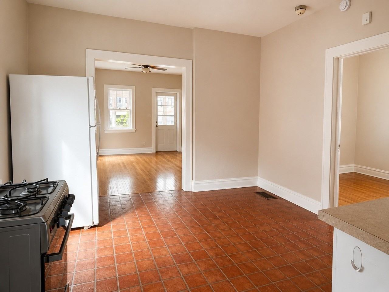 1907 2nd St #200 - Photo 3 of 12