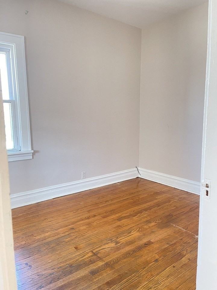 1907 2nd St #200 - Photo 6 of 12