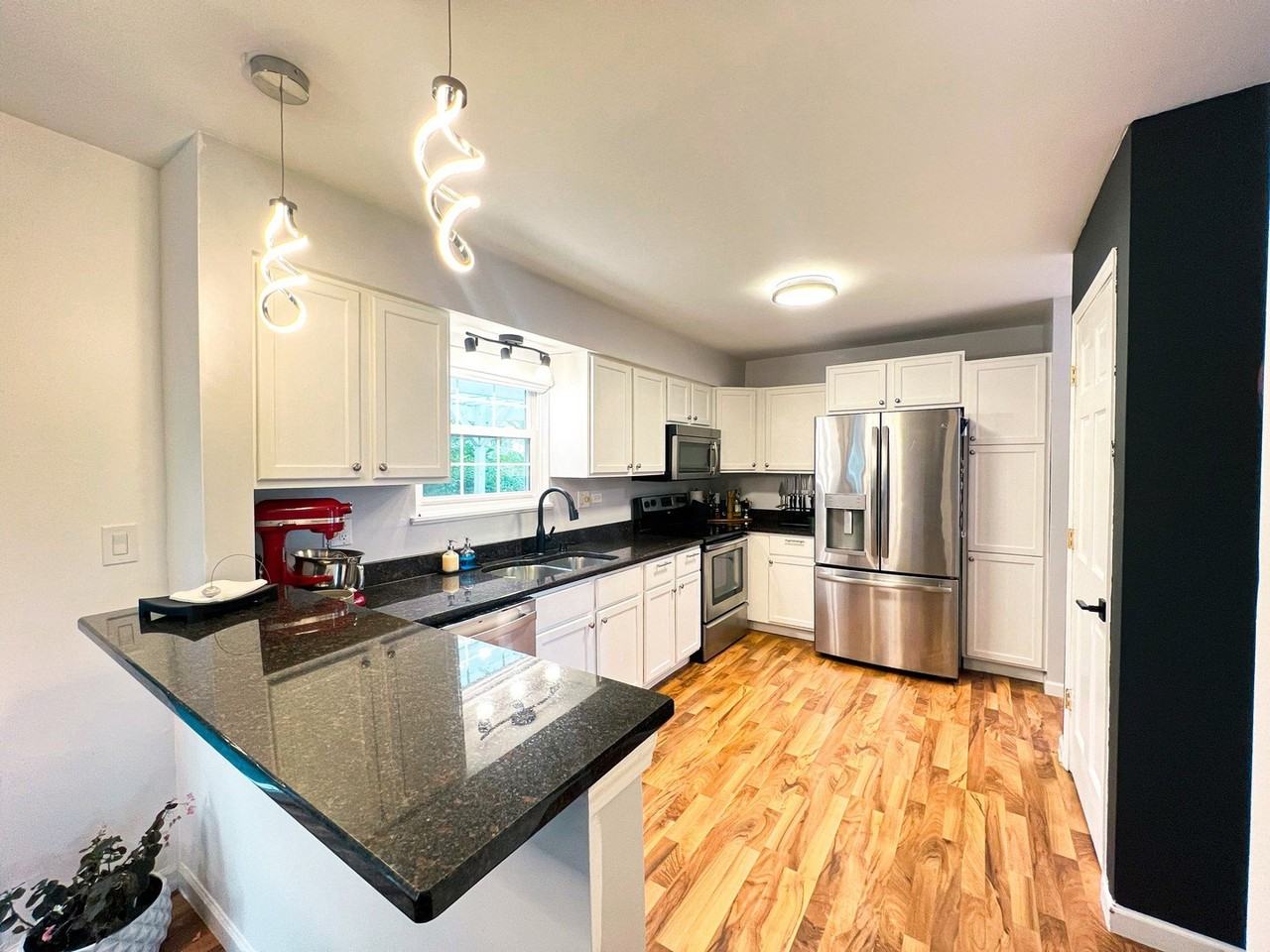 644 Stewart Ct - Photo 3 of 3