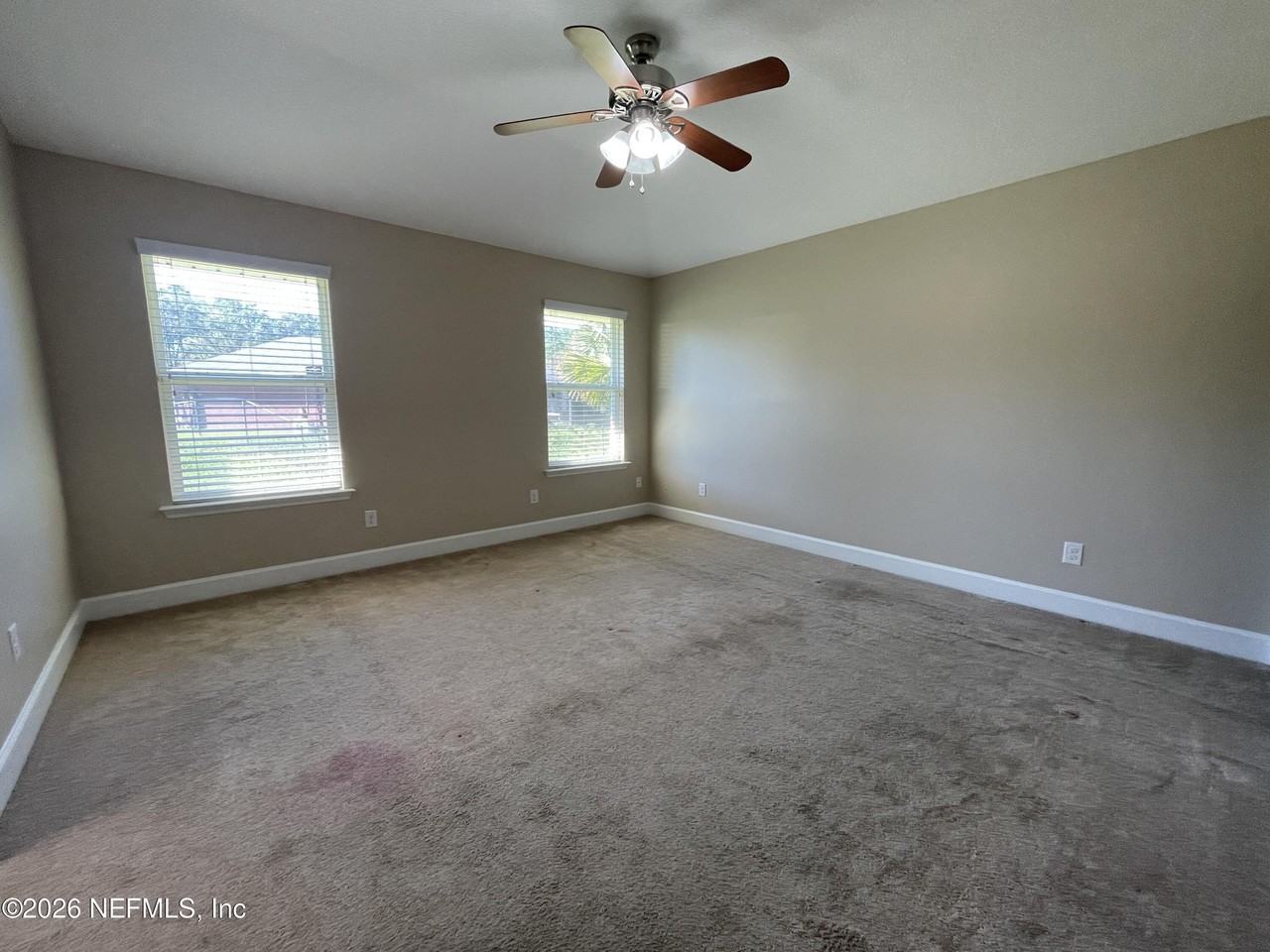 622 Center St N - Photo 6 of 19