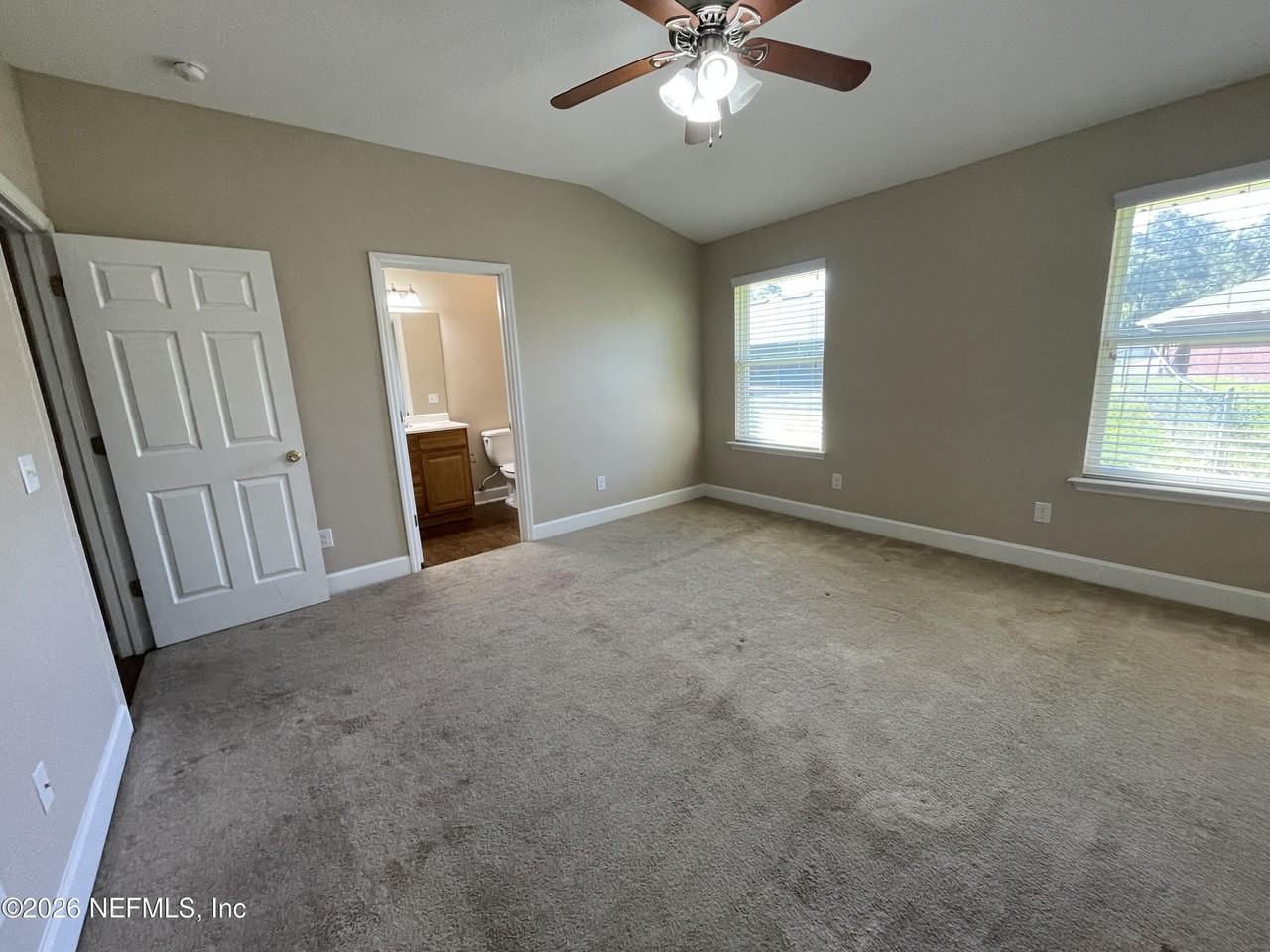 622 Center St N - Photo 7 of 19
