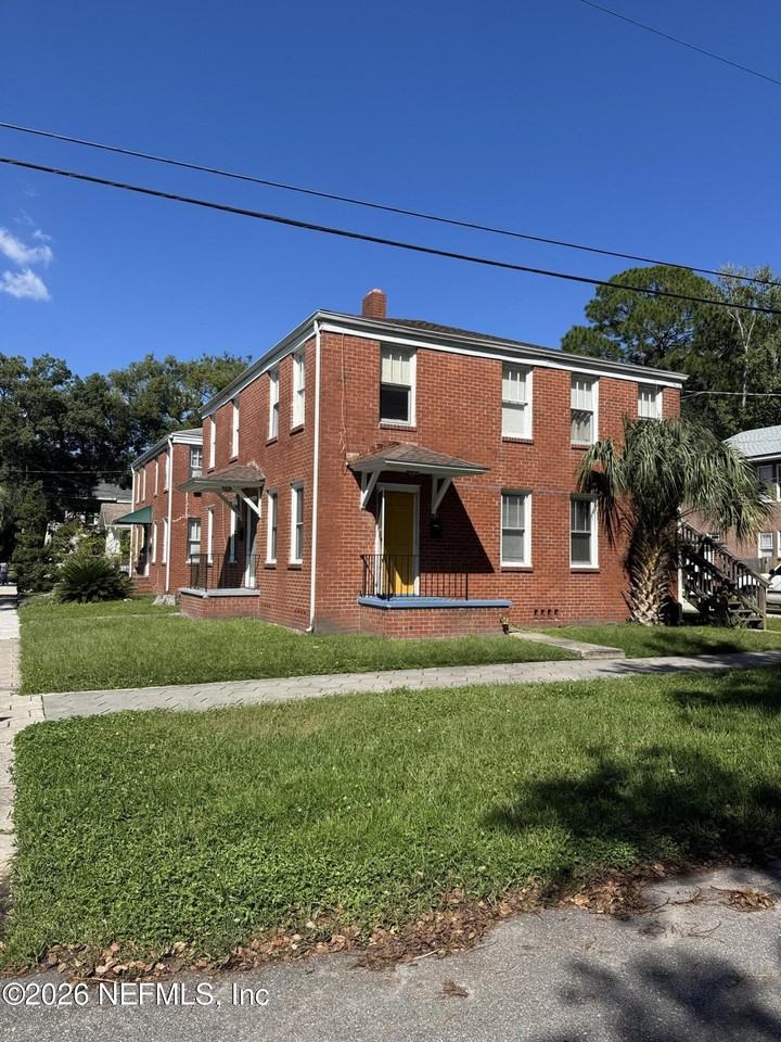 2799 Selma St - Photo 2 of 20