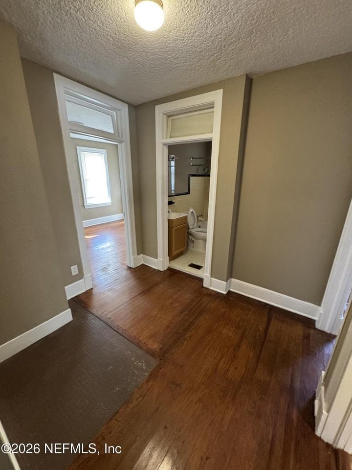 2799 Selma St - Photo 5 of 20