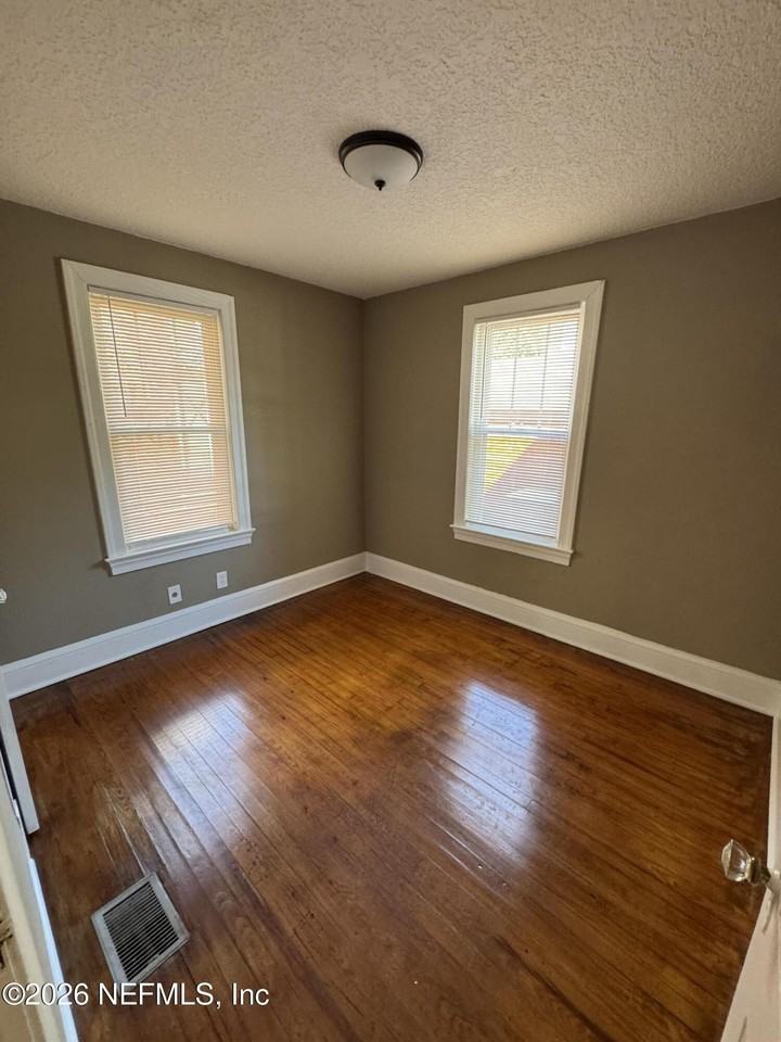 2799 Selma St - Photo 6 of 20