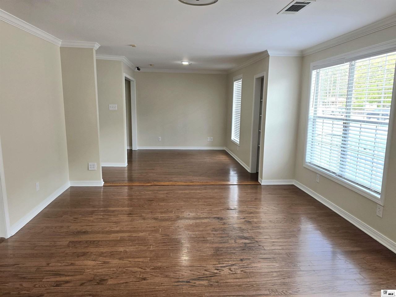 905 Warren Dr - Photo 5 of 11