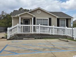featured image of 905 Warren Dr