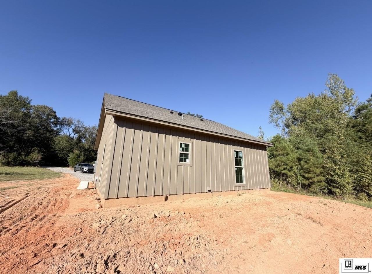 1226 Brownlee Rd - Photo 3 of 3