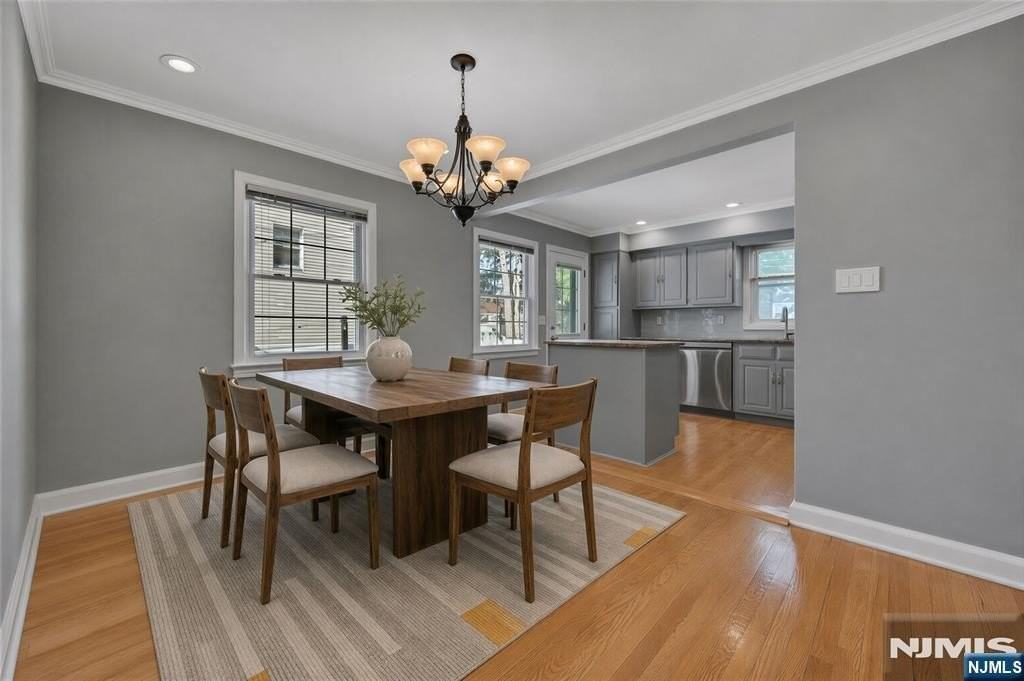 430 Bender Ave - Photo 6 of 23