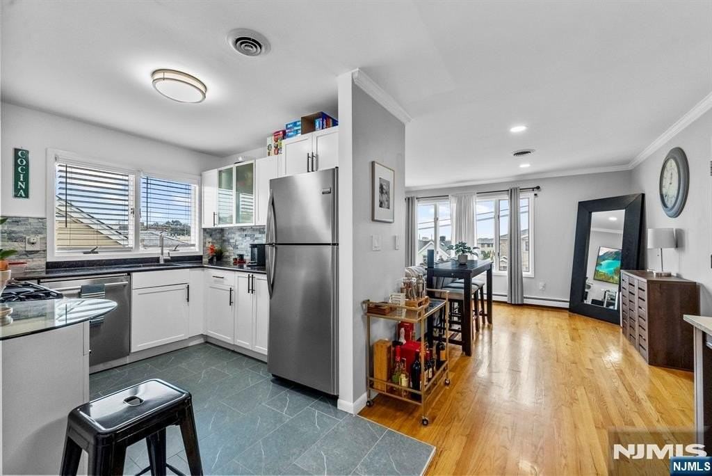 489 Jersey Ave #B - Photo 6 of 20