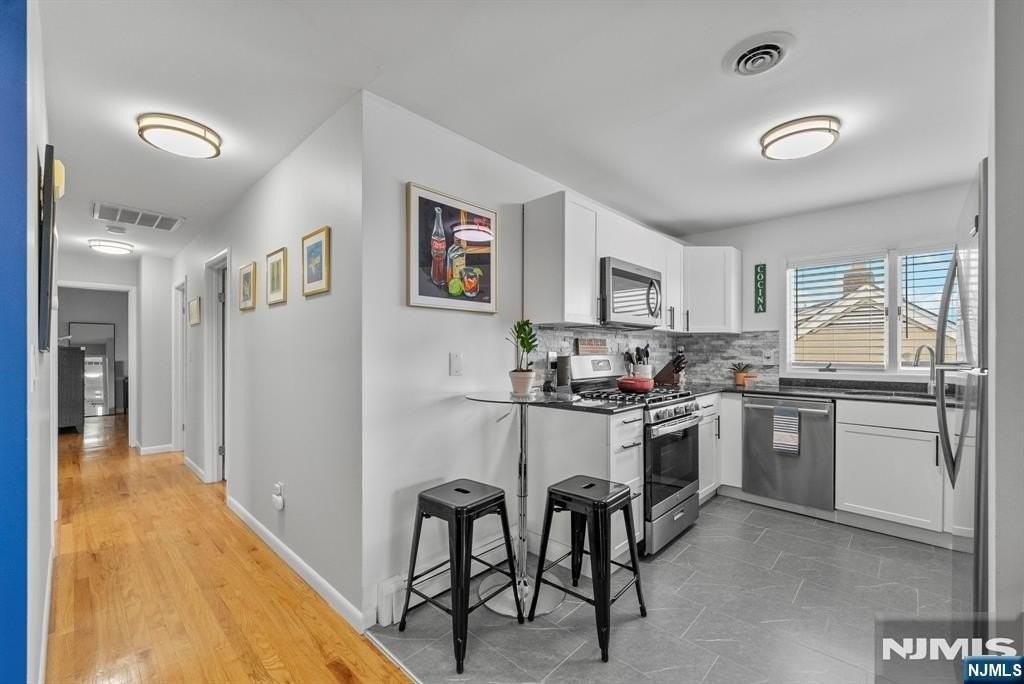 489 Jersey Ave #B - Photo 7 of 20