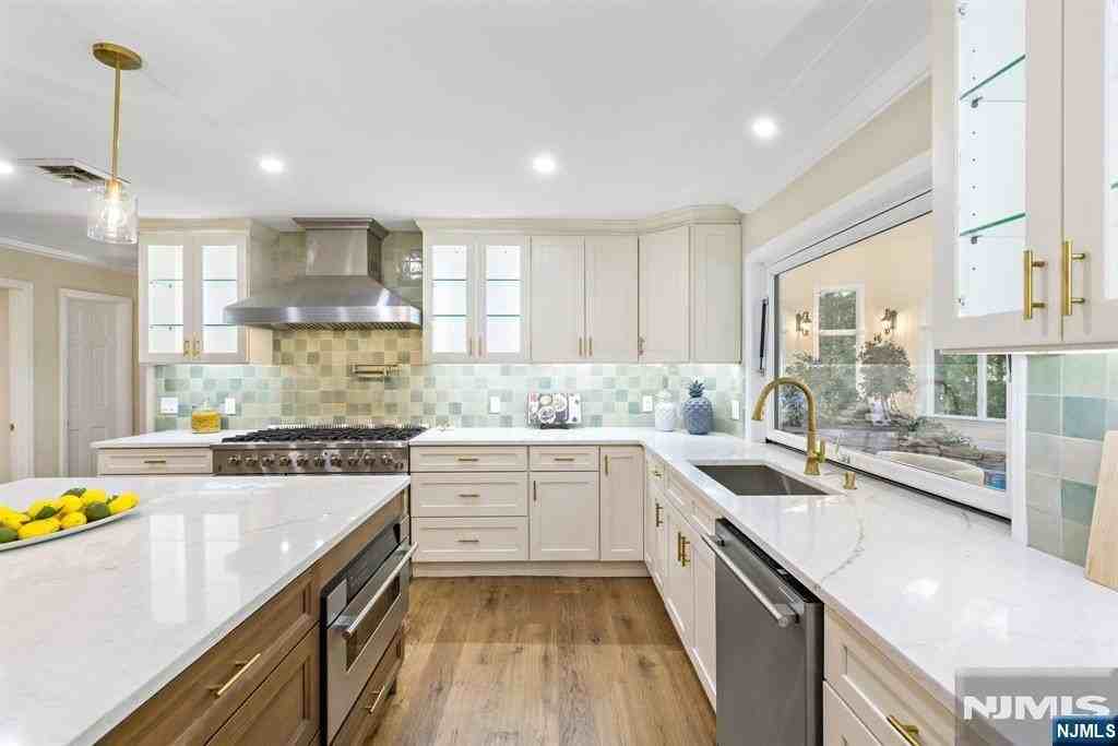 17 Deerhill Dr - Photo 6 of 28