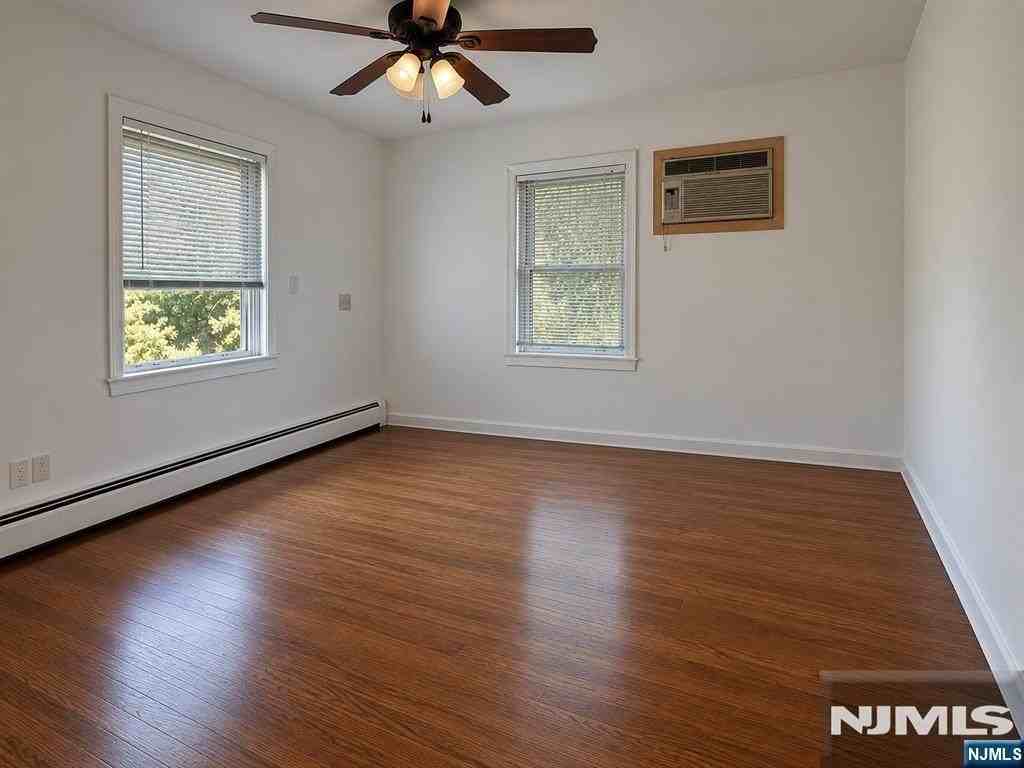 160 Spring Valley Rd - Photo 5 of 9
