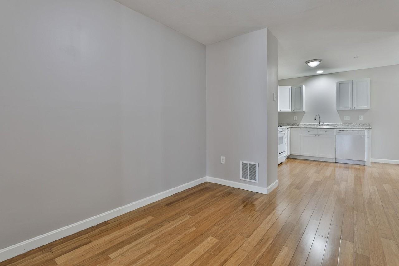 50 Barrington Ave #502 - Photo 4 of 29