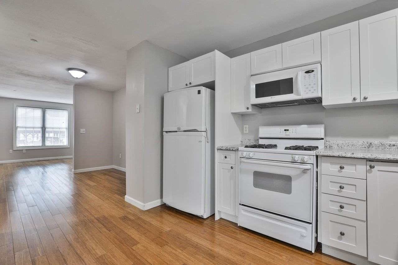 50 Barrington Ave #502 - Photo 6 of 29