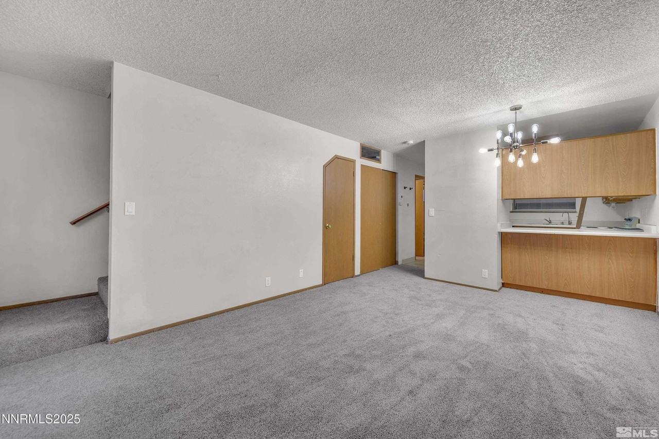4985 W 7th St #11 - Photo 4 of 25