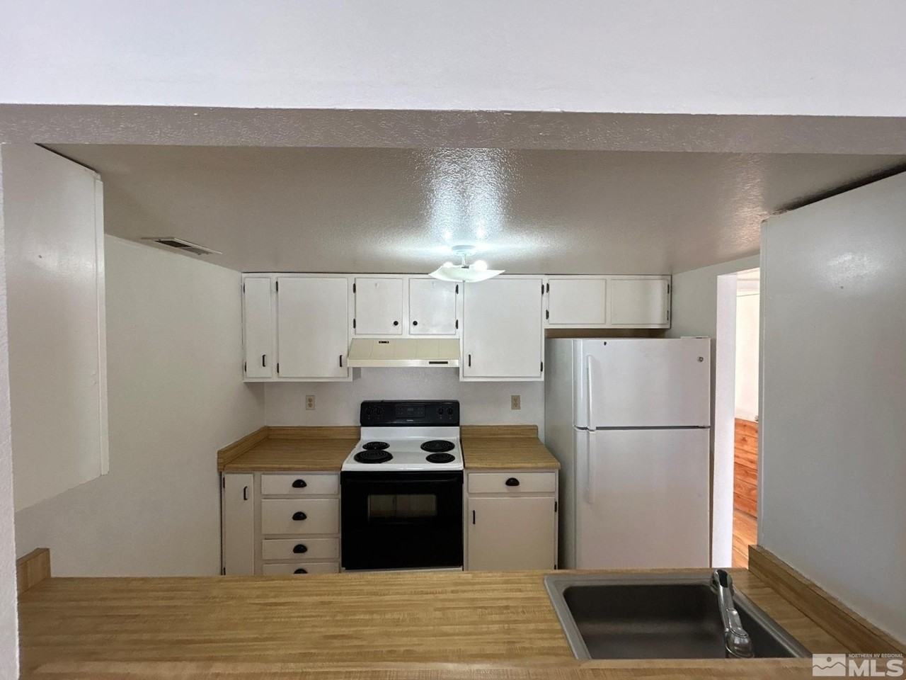 14002 Lear Blvd - Photo 4 of 16