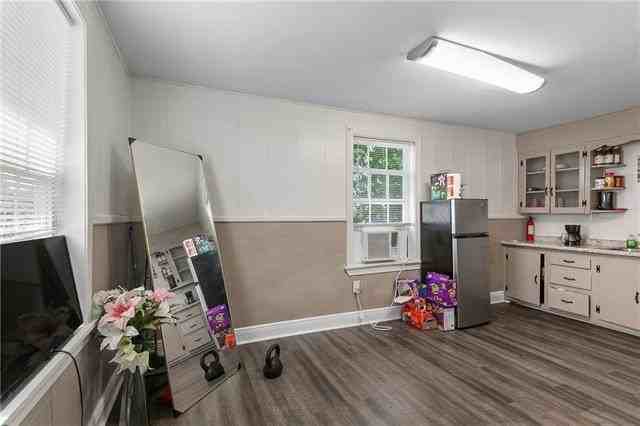 530 1/2 Avenue D - Photo 3 of 7