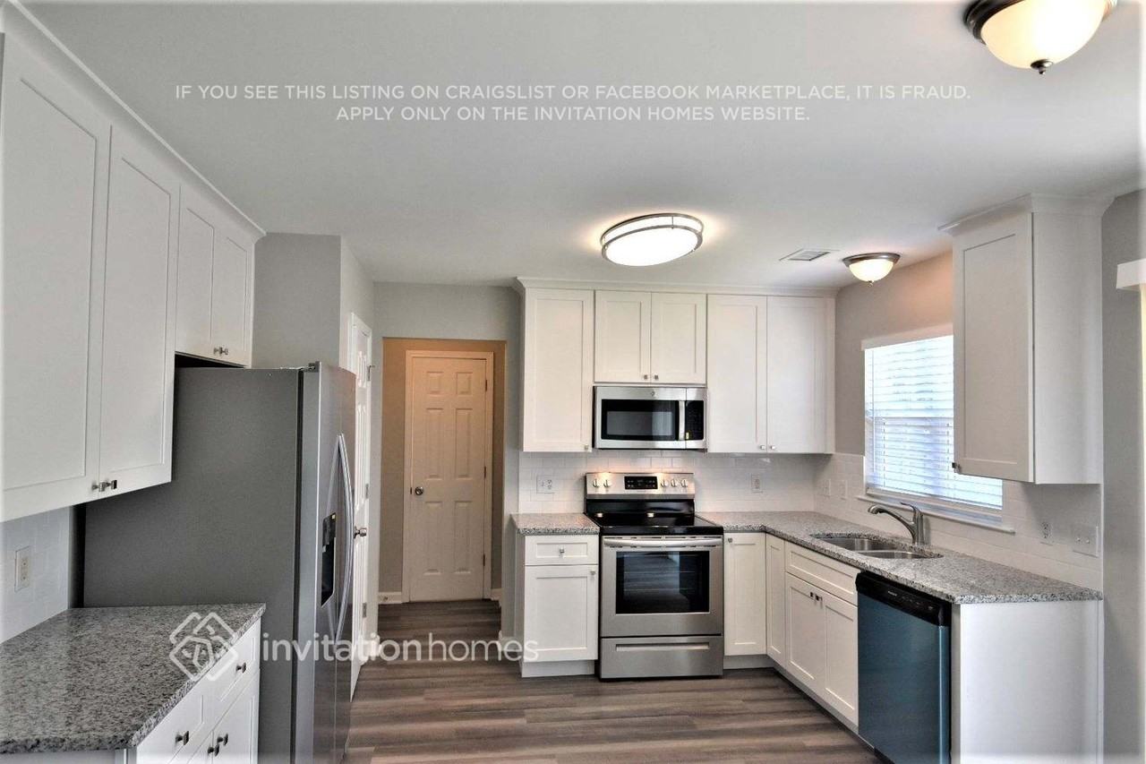 3123 Old Ironside Dr - Photo 3 of 10
