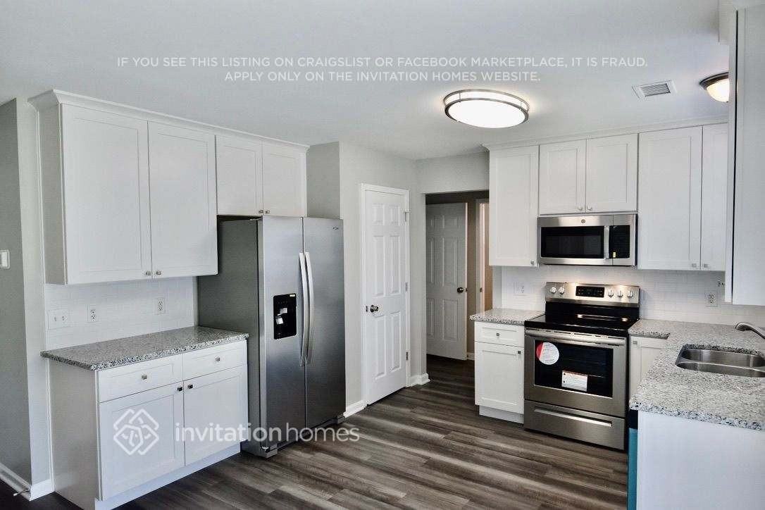 3123 Old Ironside Dr - Photo 4 of 10