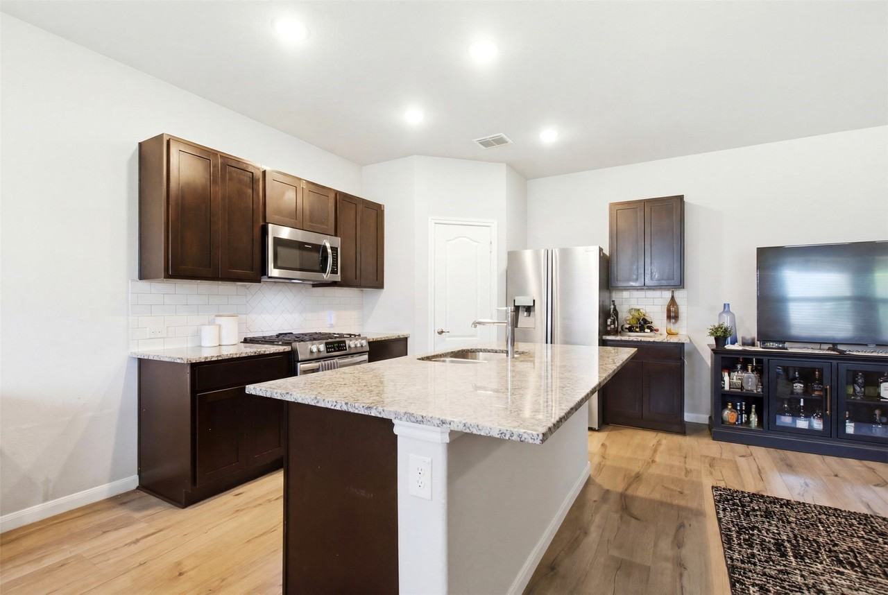 1136 Country Glen Dr - Photo 3 of 15
