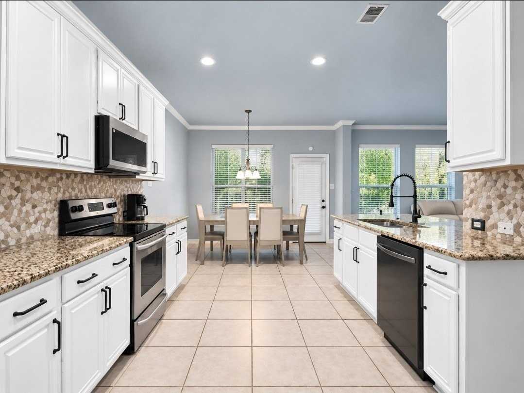 1024 Fair Oaks Dr - Photo 3 of 16
