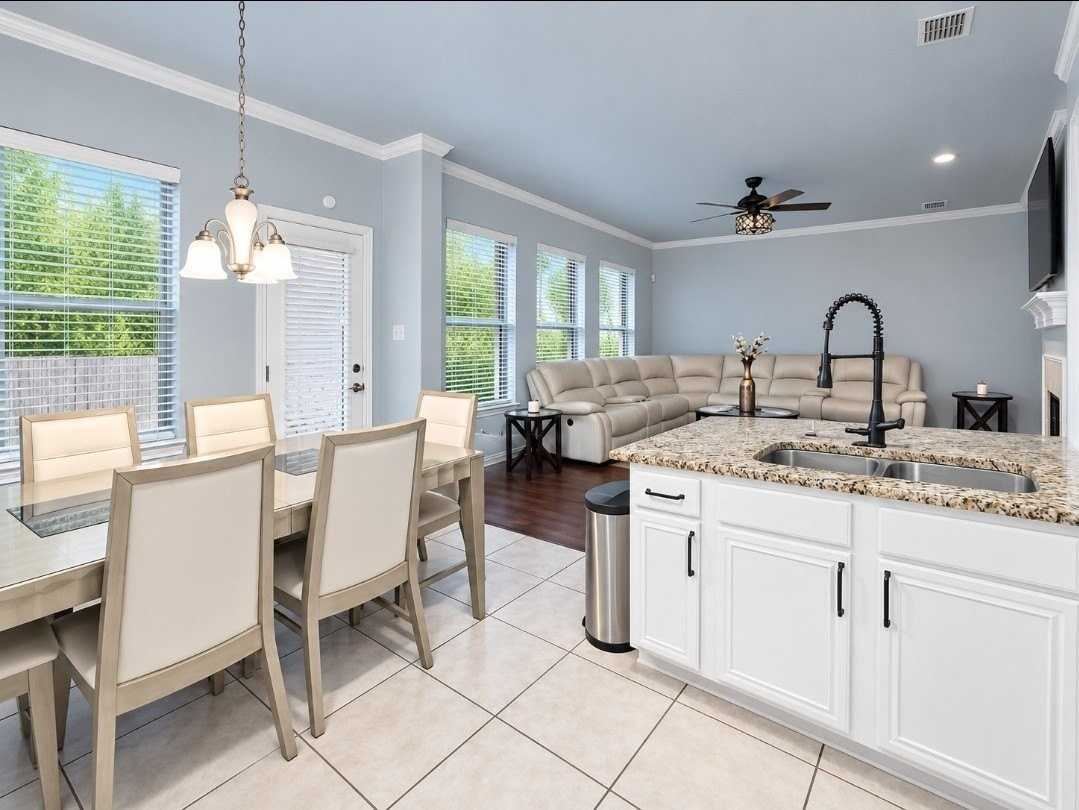 1024 Fair Oaks Dr - Photo 4 of 16