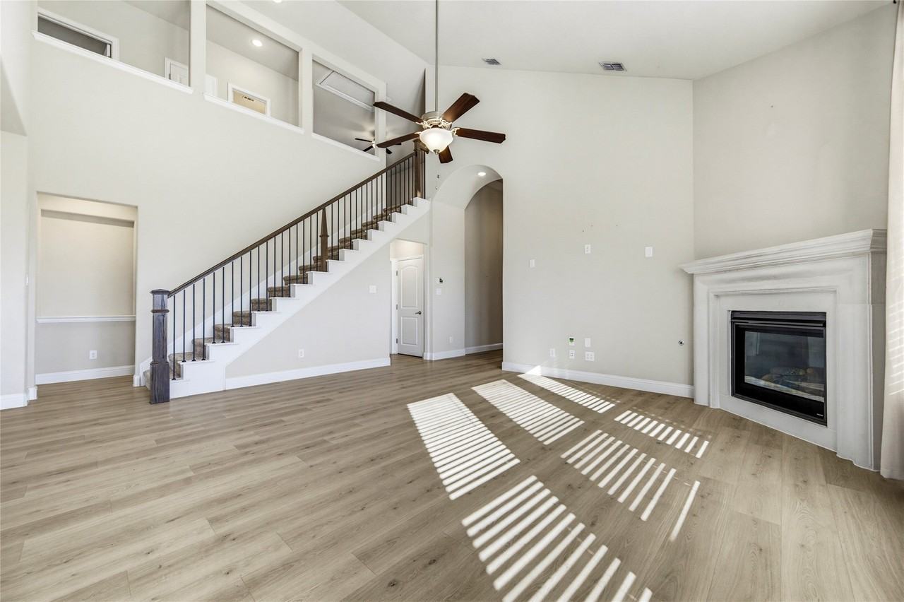 1112 Putman Dr - Photo 6 of 39