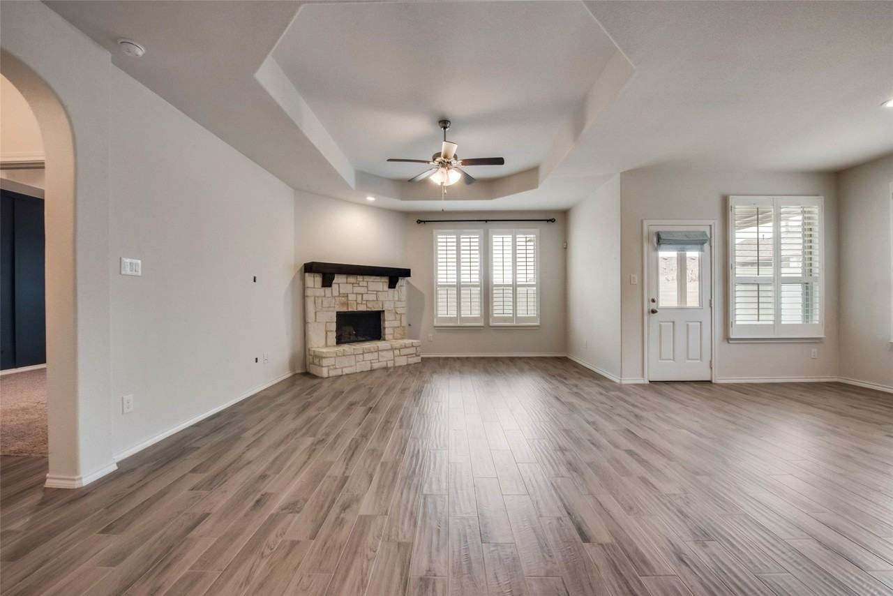 709 Falcon Rd - Photo 3 of 19