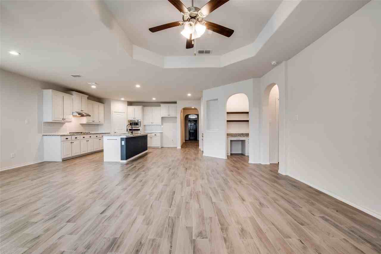 709 Falcon Rd - Photo 4 of 19