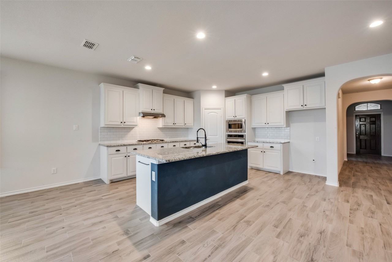 709 Falcon Rd - Photo 5 of 19