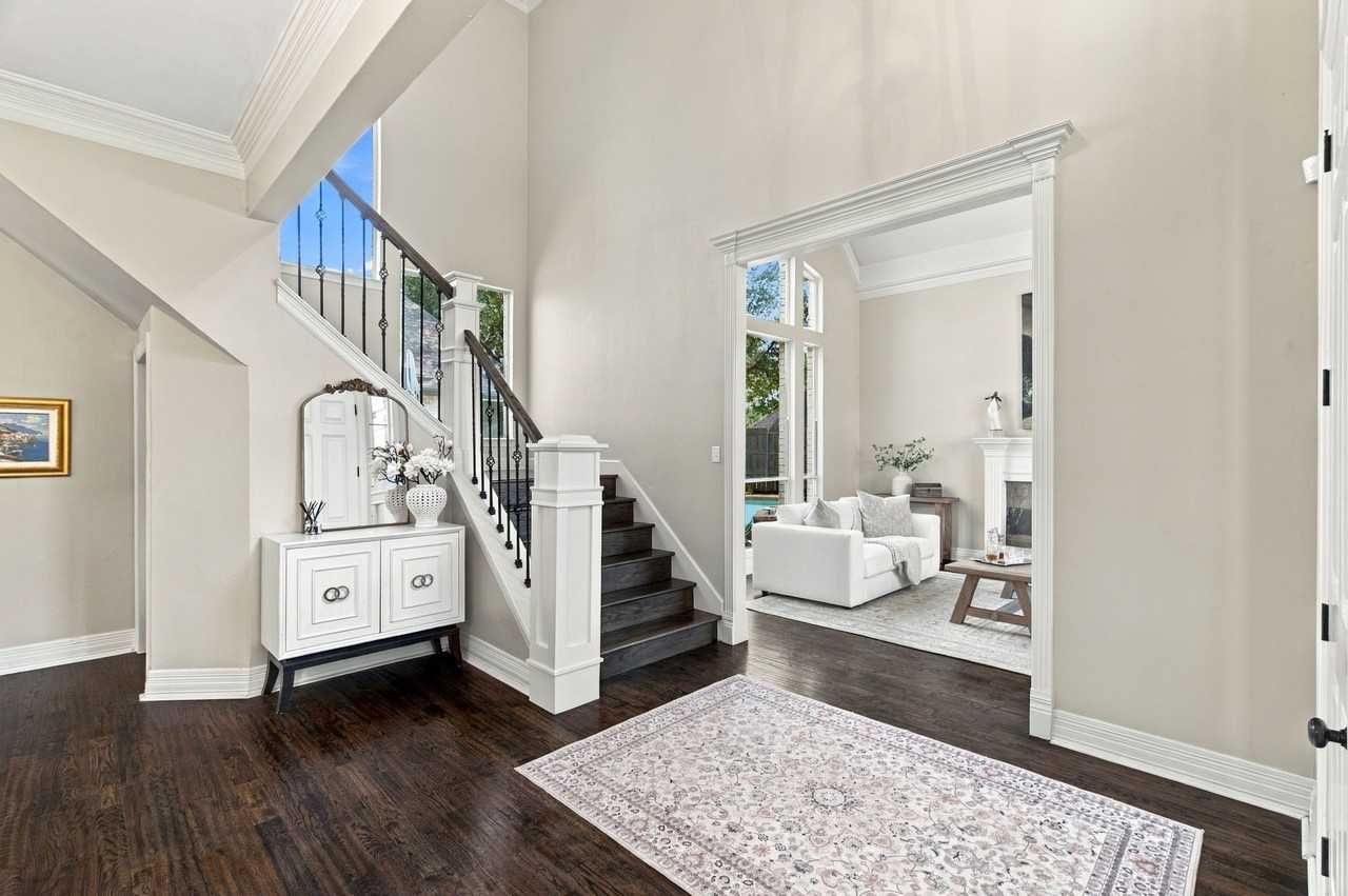 5909 Highland Hills Ln - Photo 4 of 40